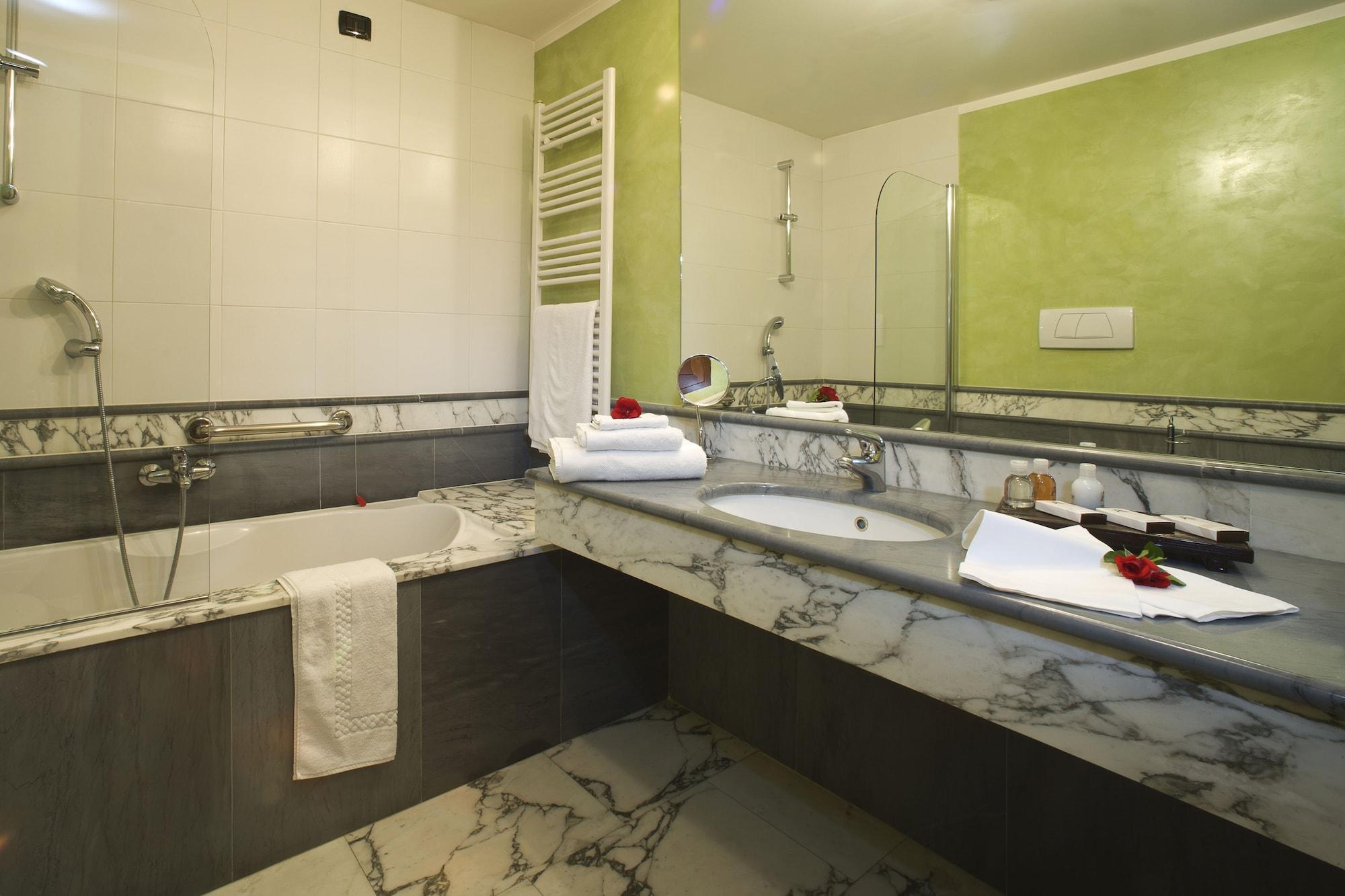 Albergo Dell'Agenzia Бра Экстерьер фото