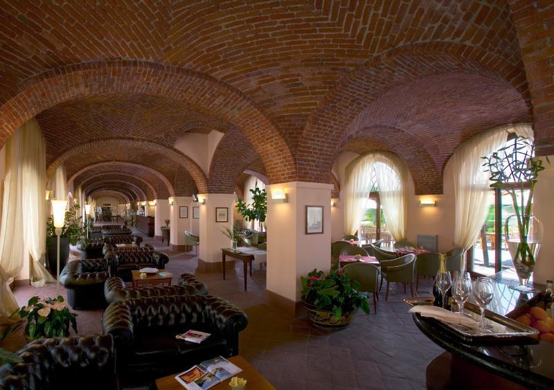 Albergo Dell'Agenzia Бра Экстерьер фото