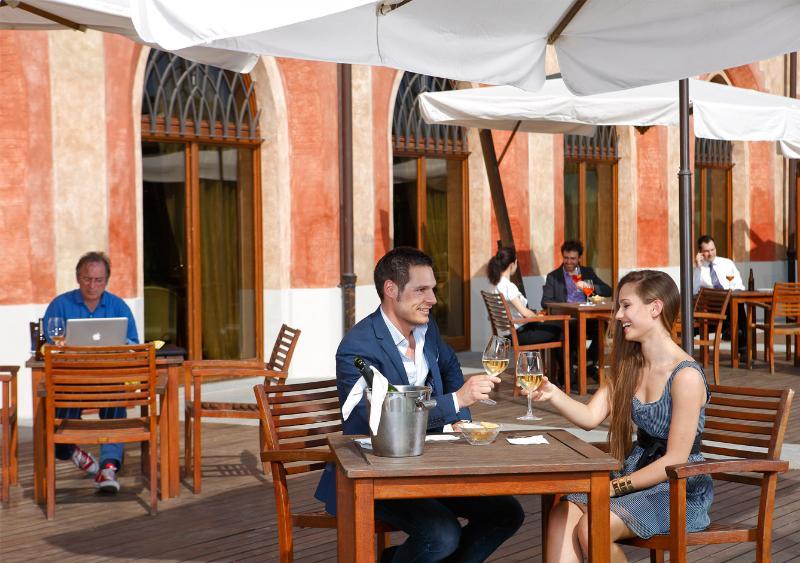 Albergo Dell'Agenzia Бра Экстерьер фото